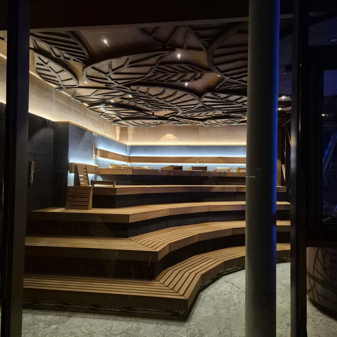 Eingang zu einer Sauna in der Wärmewelt des Wellnesshotels Holzapfel,Bad Füssing.